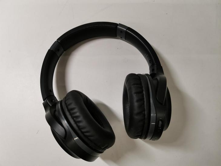 Nefunkční a pouze pro podnikatele: Bezdrátová sluchátka Audio-Technica