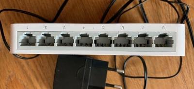 Testovaný funkční TP-Link TL-SF1008D Switch - 8 portů, 10/100 Mbit