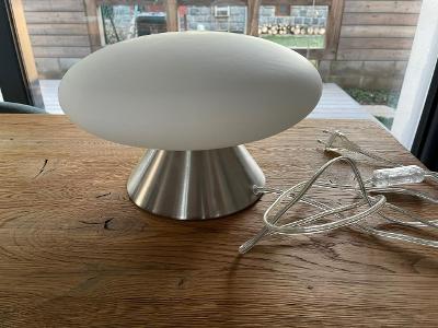 Retro design stolní lampička