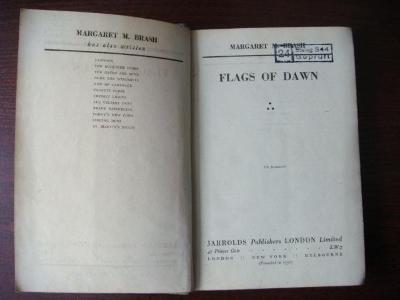 Kniha; knížka; FLAGS OF DAWN; Brash; román; Anglie; Anglická