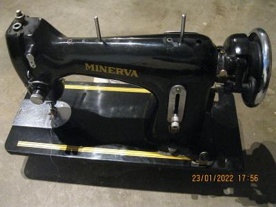 Starý šicí stroj  Minerva včetně návodu - velmi dobrý stav. 
