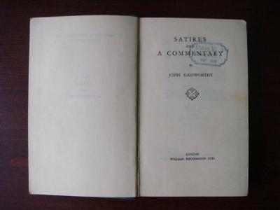 Kniha; knížka; SATIRES AND A COMMENTARY; Galsworthy; román; Anglie; An