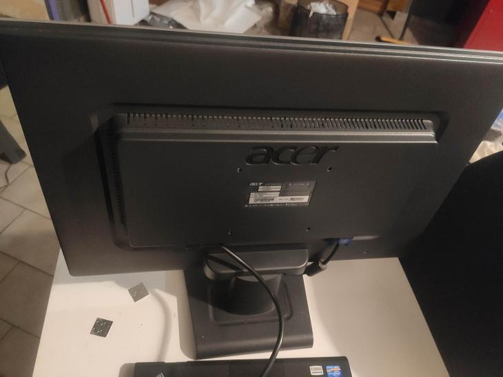 Velice pěkný LCD MONITOR ACER - Monitory k PC