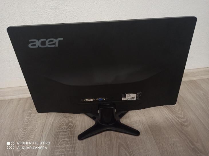 Monitor Acer, bez pripojovaciho kabelu.  - Příslušenství k PC