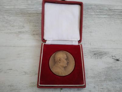 Odznak Medaile Vyznamenání voják Armáda KSČ  Krabička Klement Gottwald