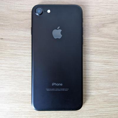 Apple iPhone 7 128GB - matná černá - dobrý stav