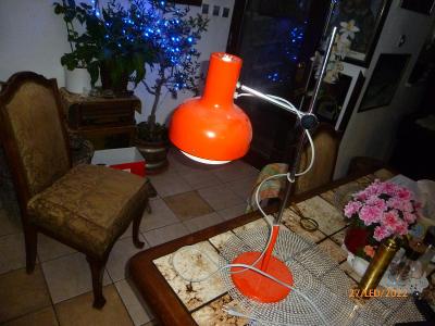 brusel,veliká chromová polohovací stolní lampa