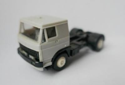 nákladní auto LIAZ - bez nástavby IGRA !!! plast, d = 7cm  č.3