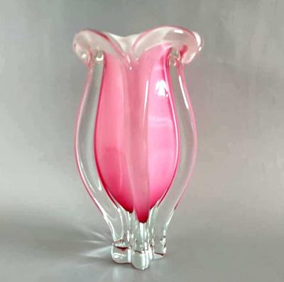 růžová váza z hutního skla - JOSEF HOSPODKA - ŠKRDLOVICE