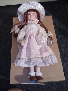 Zběratelská panenka 43cm porcelánová hlava,ruce a nohy