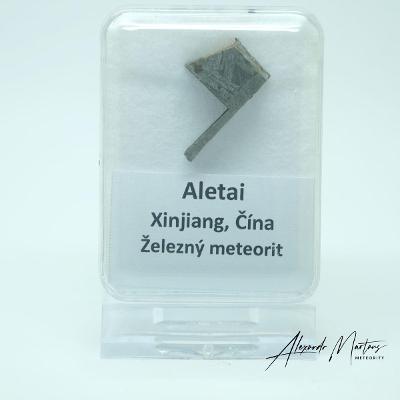 Železný meteorit Aletai z Číny - 4,88 g - leptaný fragment v krabičce