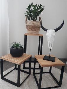 Dřevěné dekorativní sojany/stolky