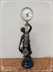 Staré figurální zdobené krbové hodiny - mastek