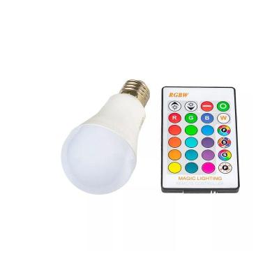 LED žárovka RGBW E27 7W 360° RGB + BÍLÁ s ovladačem