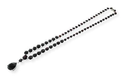 Stříbrný náhrdelník s granátovmi kamínky 86 cm