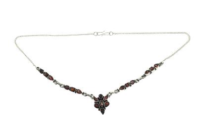 Stříbrný náhrdelník s granátovými kamínky 42,5 cm