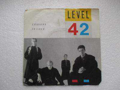 SP vinyl deska Level 42 Lessons In Love 1985 Polydor