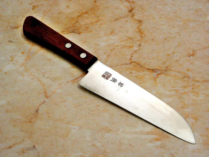 30/ Kvalitní Japonský kuchyňský nůž . Rucni vyroba.