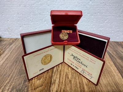 Čestný ZLATÝ odznak, včetně certifikátu 