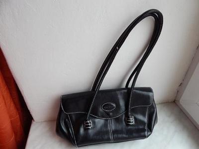 Černá kabelka New Bags - bílé štepování