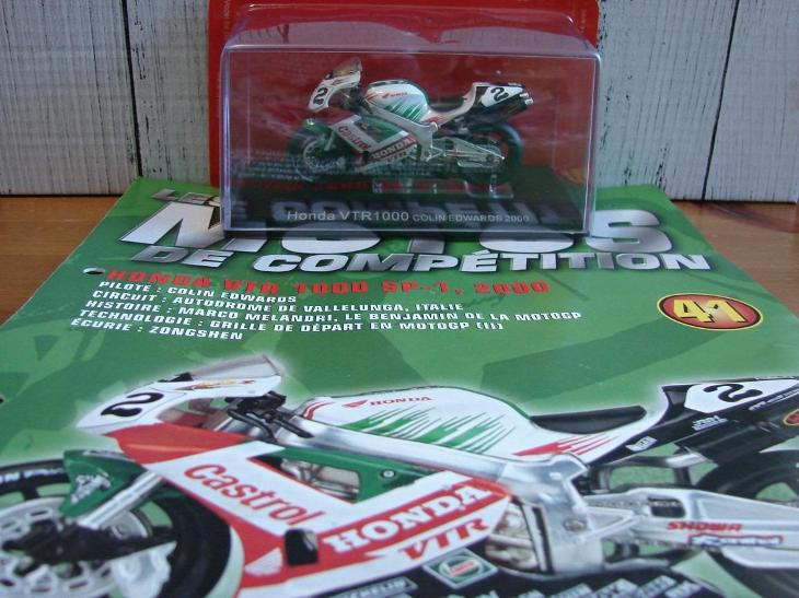 1:24 IXO - Honda VTR1000, C. EDWARDS - World Champion 2000+