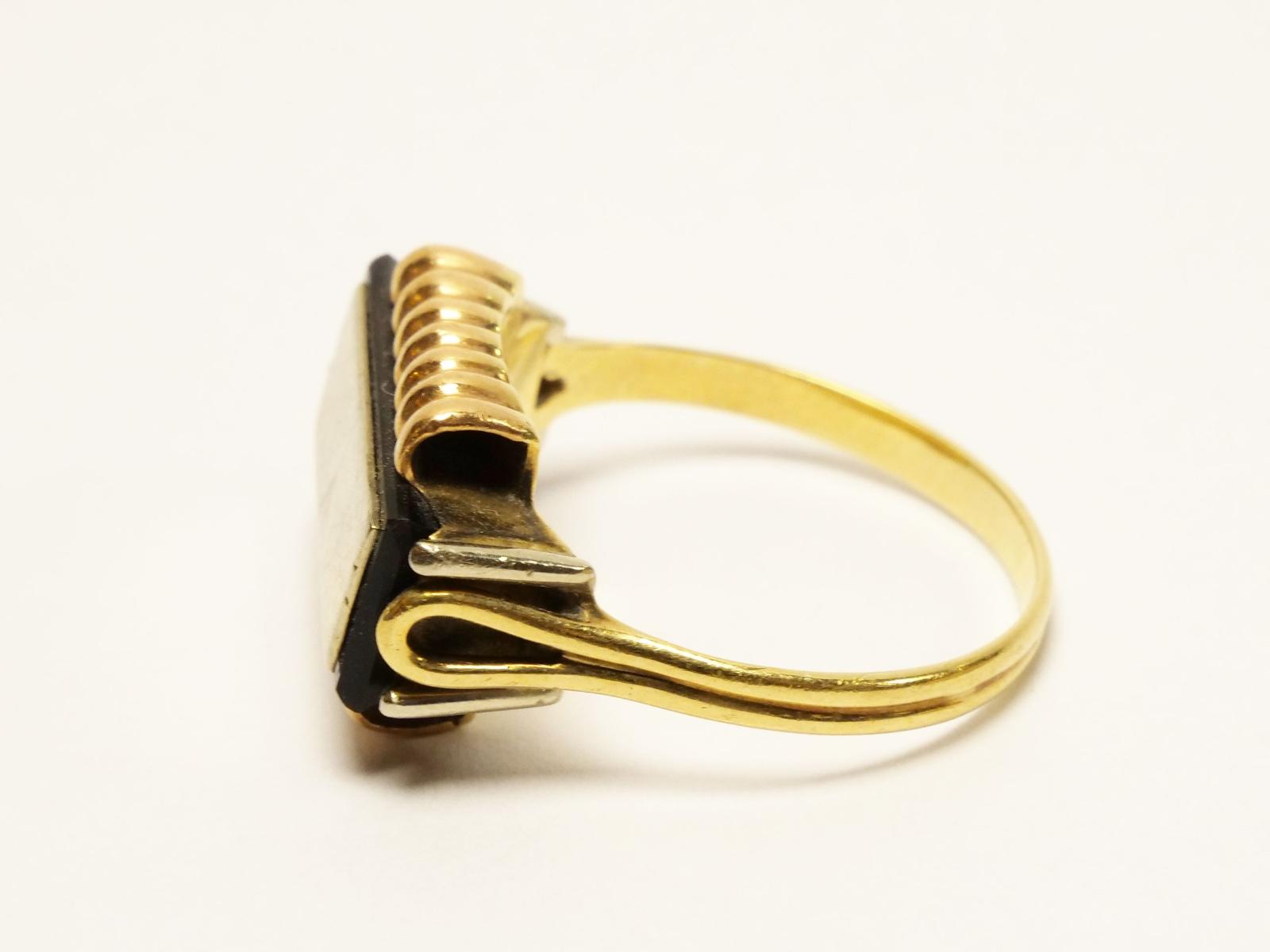 Zlatý prsten s onyxem - Starožitné šperky