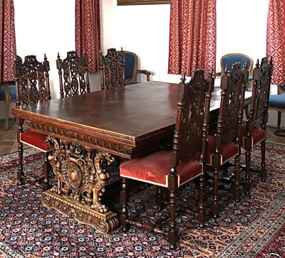 Velký rozkládací stůl renesance max 550 cm