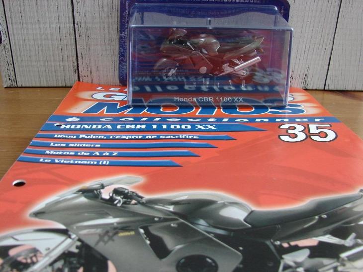 1:24 IXO - Honda CBR 1100 XX Super Blackbird (1998) + časopis FR