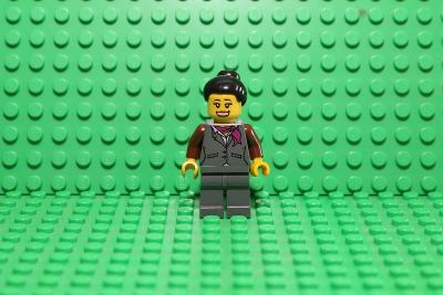 LEGO figurka: Žena 22