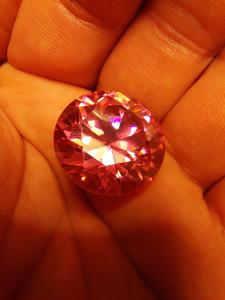 Diamant synt. laboratorní Zirkon AAAAA,růžový ,25mm,104,5 karátů.