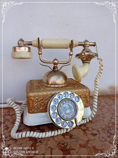 Starožitný kovový dekorativní vytáčecí telefon