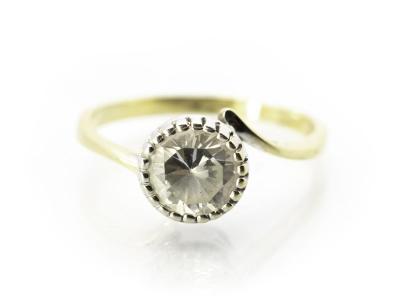 Zlatý prsten s blýskavým kamenem, vel. 54