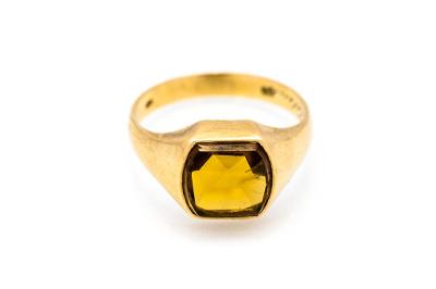 Zlatý prsten s hnědým kamenem - záhněda, vel. 59
