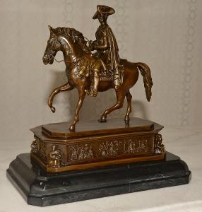 Bronzová soška - Fridrich ll. na koni 