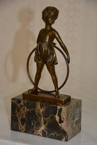 Bronzová soška - Gymnastka na mramoru 