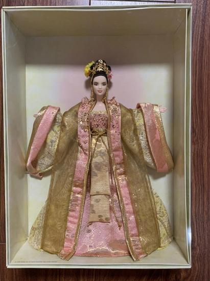 Mattel Collector barbie Gold Label Empress of the Golden Blossom