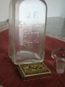 Stará lahvička od parfému z Berlína