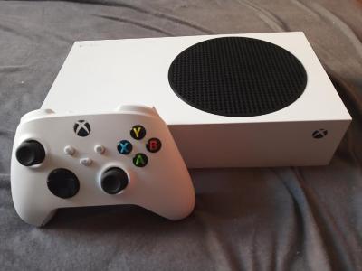 Microsoft Xbox Series S+ovladač+kompletní kabeláž+originální krabice