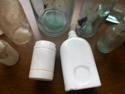 Staré sklo- lahvičky /lékovky  12 ks