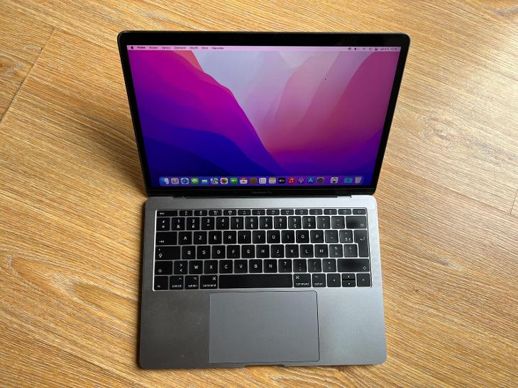 Apple MacBook Pro 2017 Retina i5 2.3GHz/8GB RAM/256GB SSD | Aukro