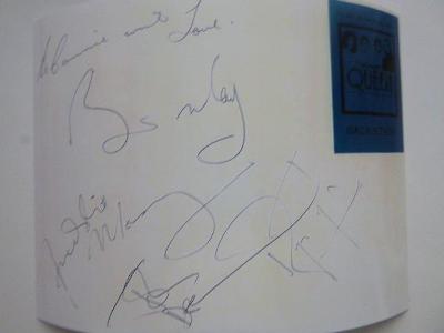 REPRINT FOTO 20x15 cm s podpisy členů skupiny QUEEN Freddie Mercury