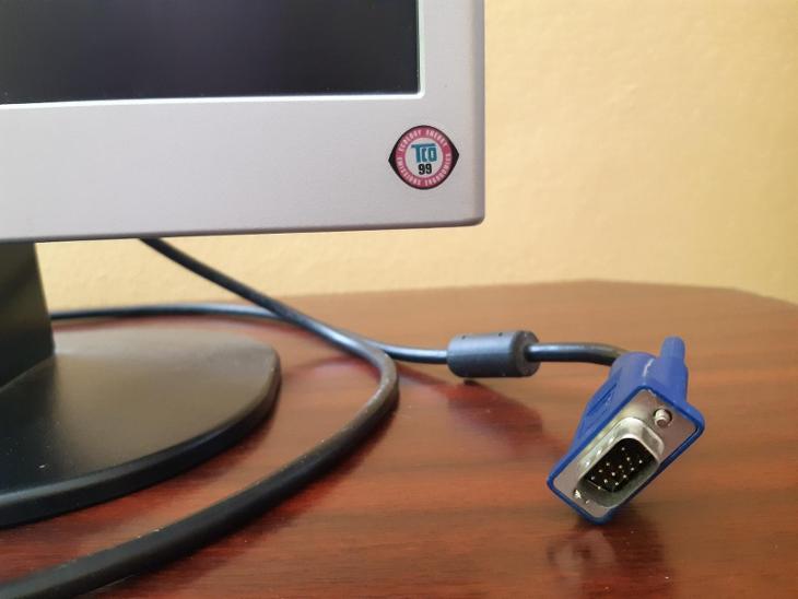 Monitor 17" HP L1702 s kabelem VGA