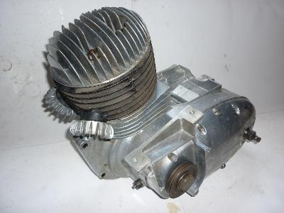 ČZ 175/501 skútr čezeta prase nepoužitý motor,uloženka 