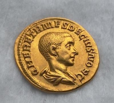Zlatý Aureus Herennius Etruscus jako Caesar-SUPERTOP RARITA !!! RRRR !