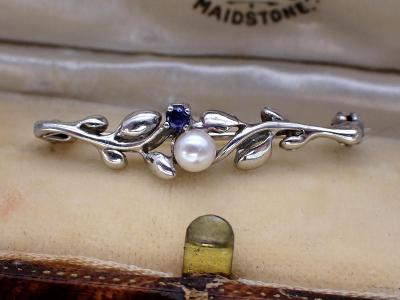 Stříbrná vintage brož- safírspinel,perla