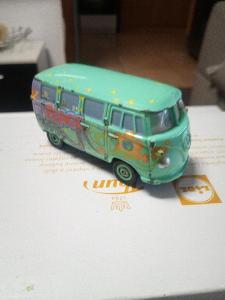 Kovové autíčko Disney Pixar Cars Volkswagen Bus 