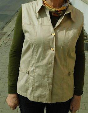 Pěkná béžová vesta Gabrielle Shaawe, prsa 108 cm