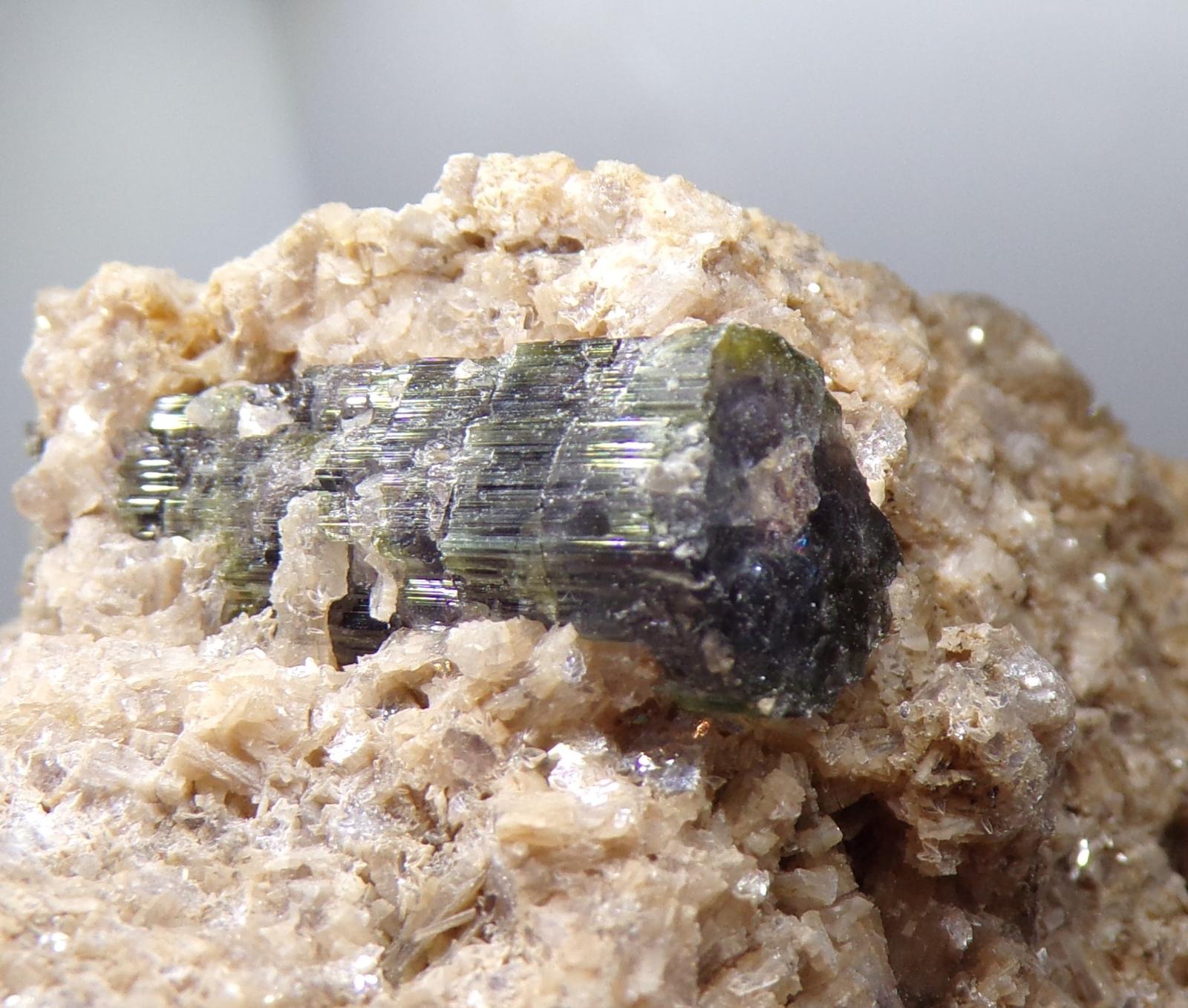 Turmalín Modrý + Zelený XL Krystal v Matrixu - Pákistán - 77,7g - TOP - Minerály a skameneliny