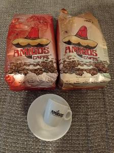 italská zrnková káva Amigos  2kg hrnek zdarma