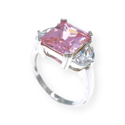 Stříbrný prstýnek s růžovým kamínkem a blyštivými kamínky velikost 56